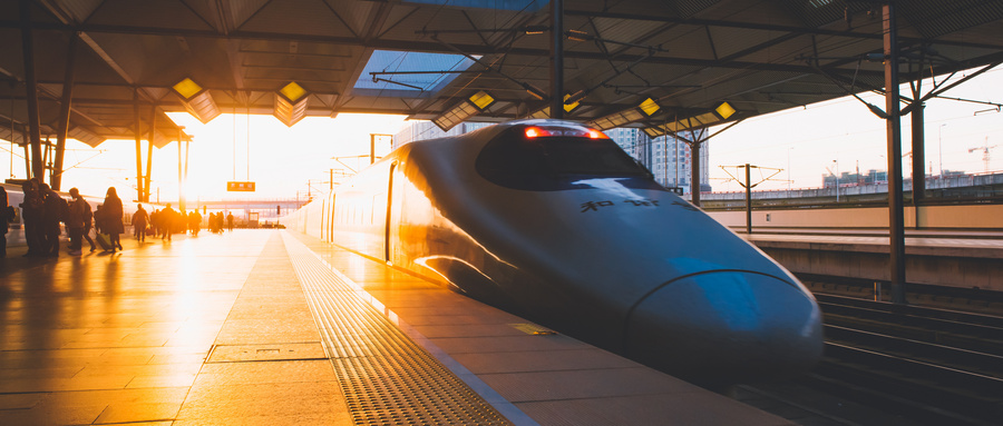 1717148638251872.jpg 摄图网_500711217_wx_夕阳下驶来的高铁列车(企业商用).jpg